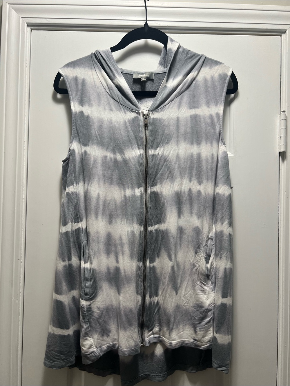 Neiman Marcus Gray & White Tie-Dye Hooded Zip Vest